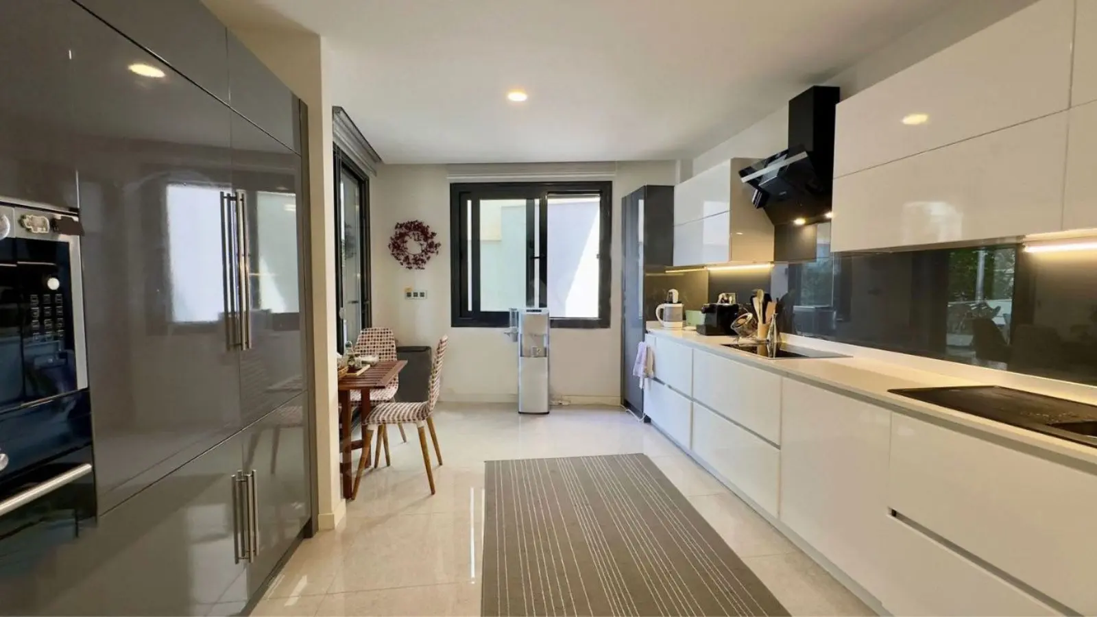 Modern kitchen